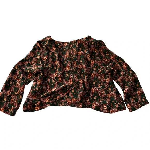 Forever 21 women's size small cropped green paisley blouse, zips in and he back - Picture 2 of 4